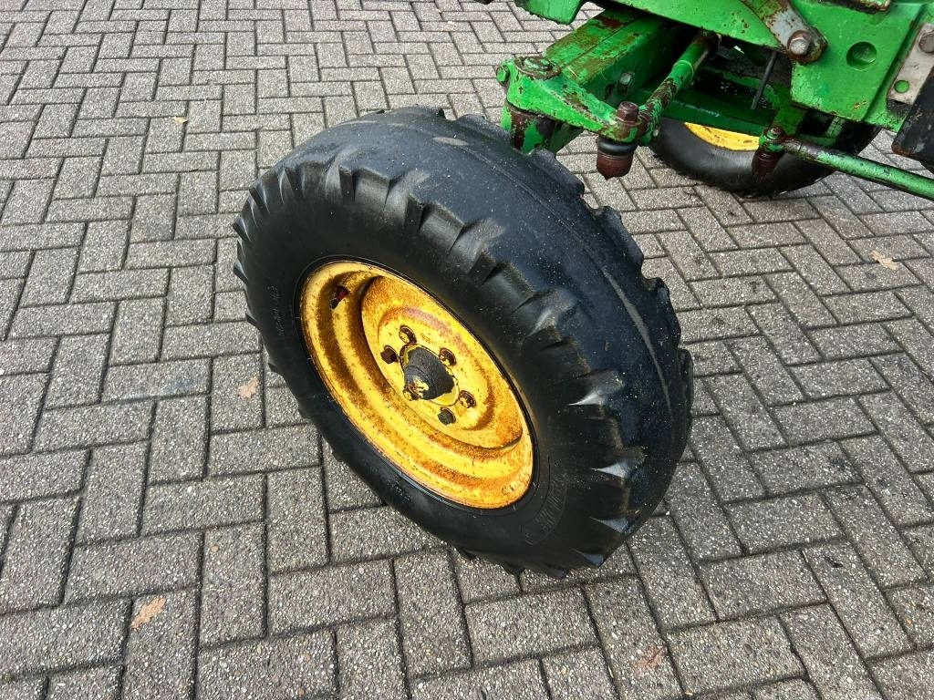 Tracteur agricole John Deere 1130