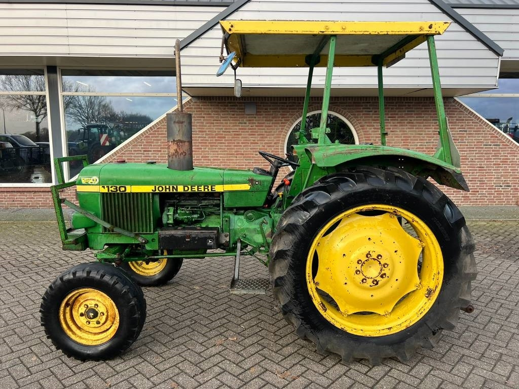 Tracteur agricole John Deere 1130