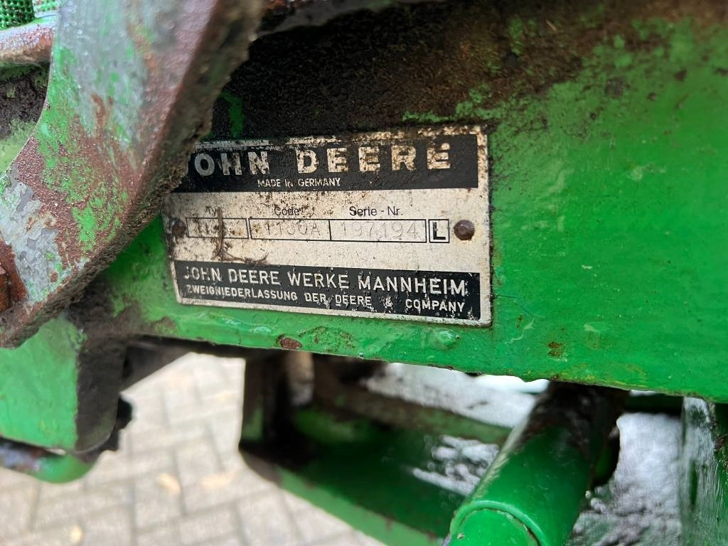 Tracteur agricole John Deere 1130