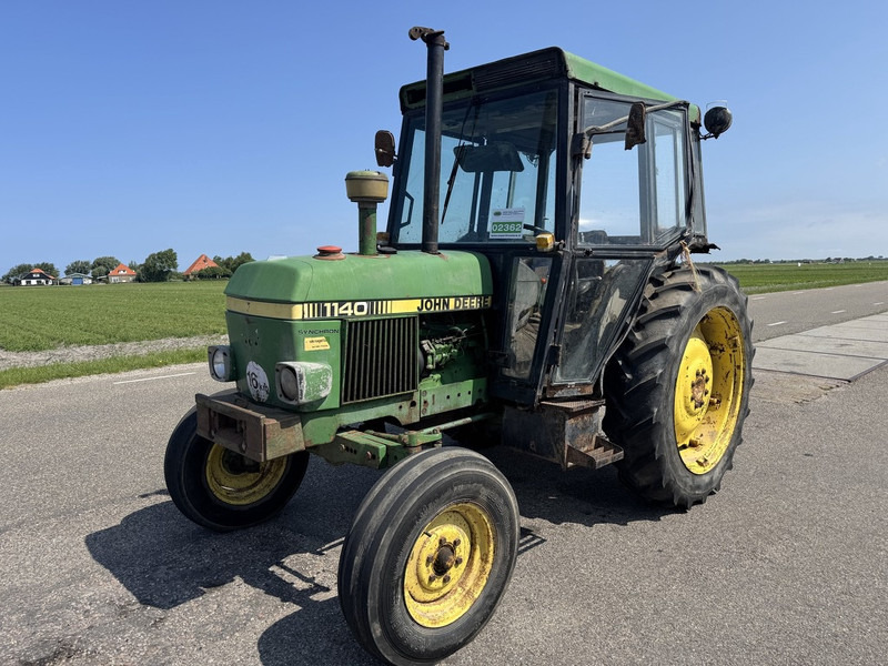 Tracteur agricole John Deere 1140