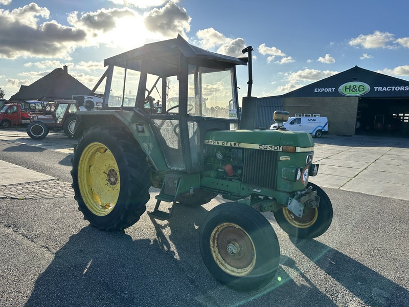 Tracteur agricole John Deere 2030