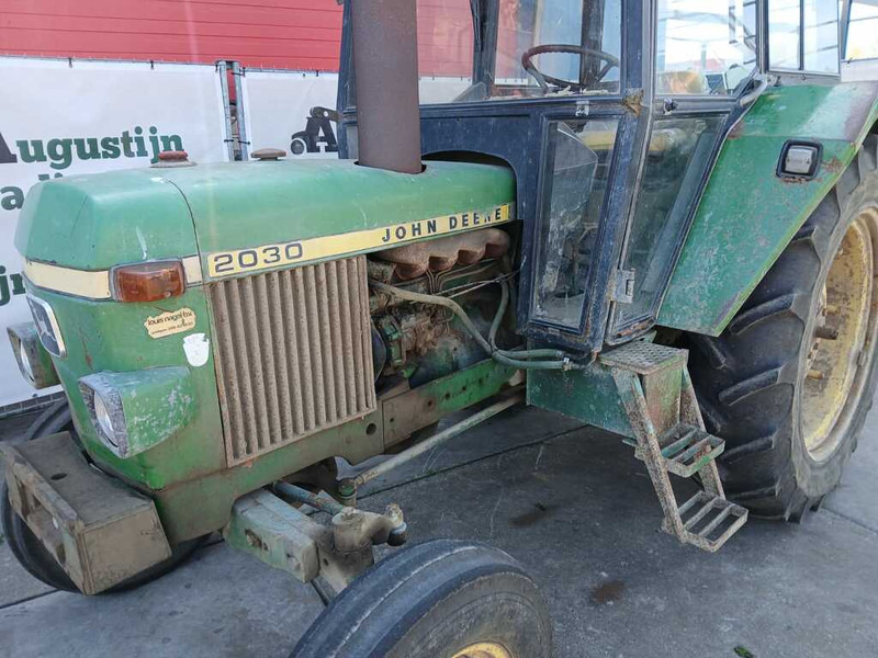 Tracteur agricole John Deere 2030 VCE