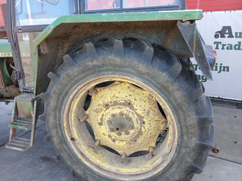 Tracteur agricole John Deere 2030 VCE