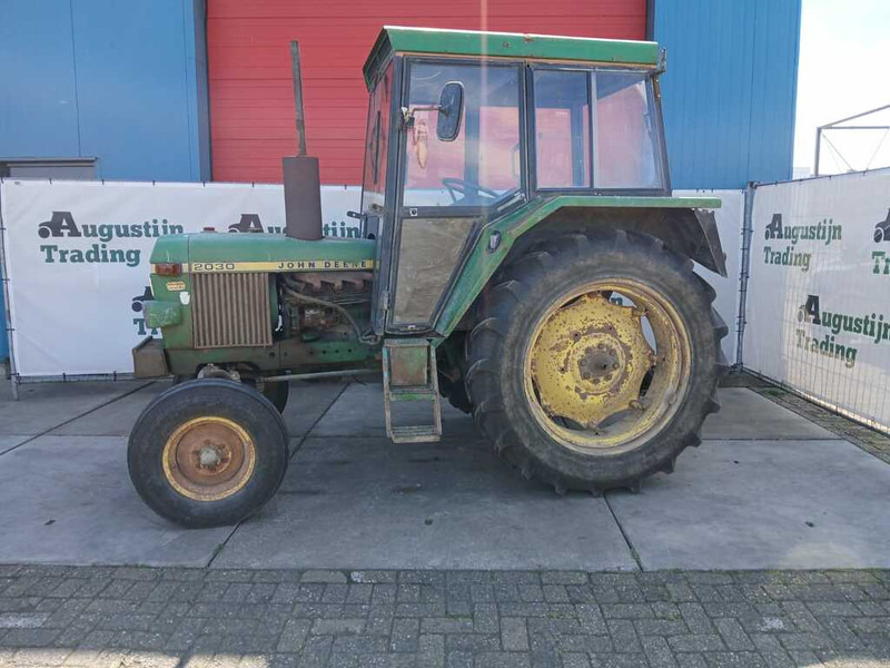 Tracteur agricole John Deere 2030 VCE