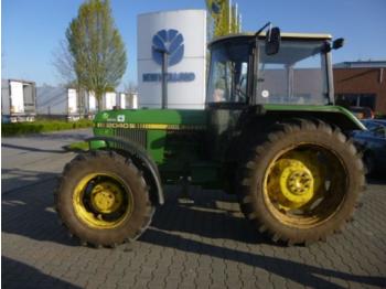 Tracteur agricole John Deere 2040S