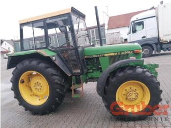 Tracteur agricole John Deere 2140