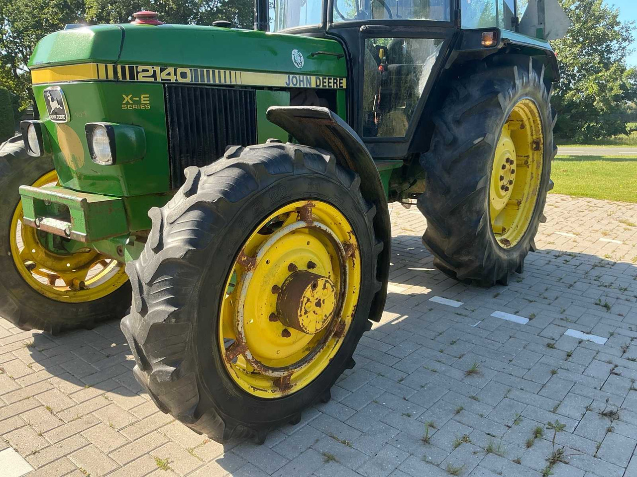 Tracteur agricole John Deere 2140