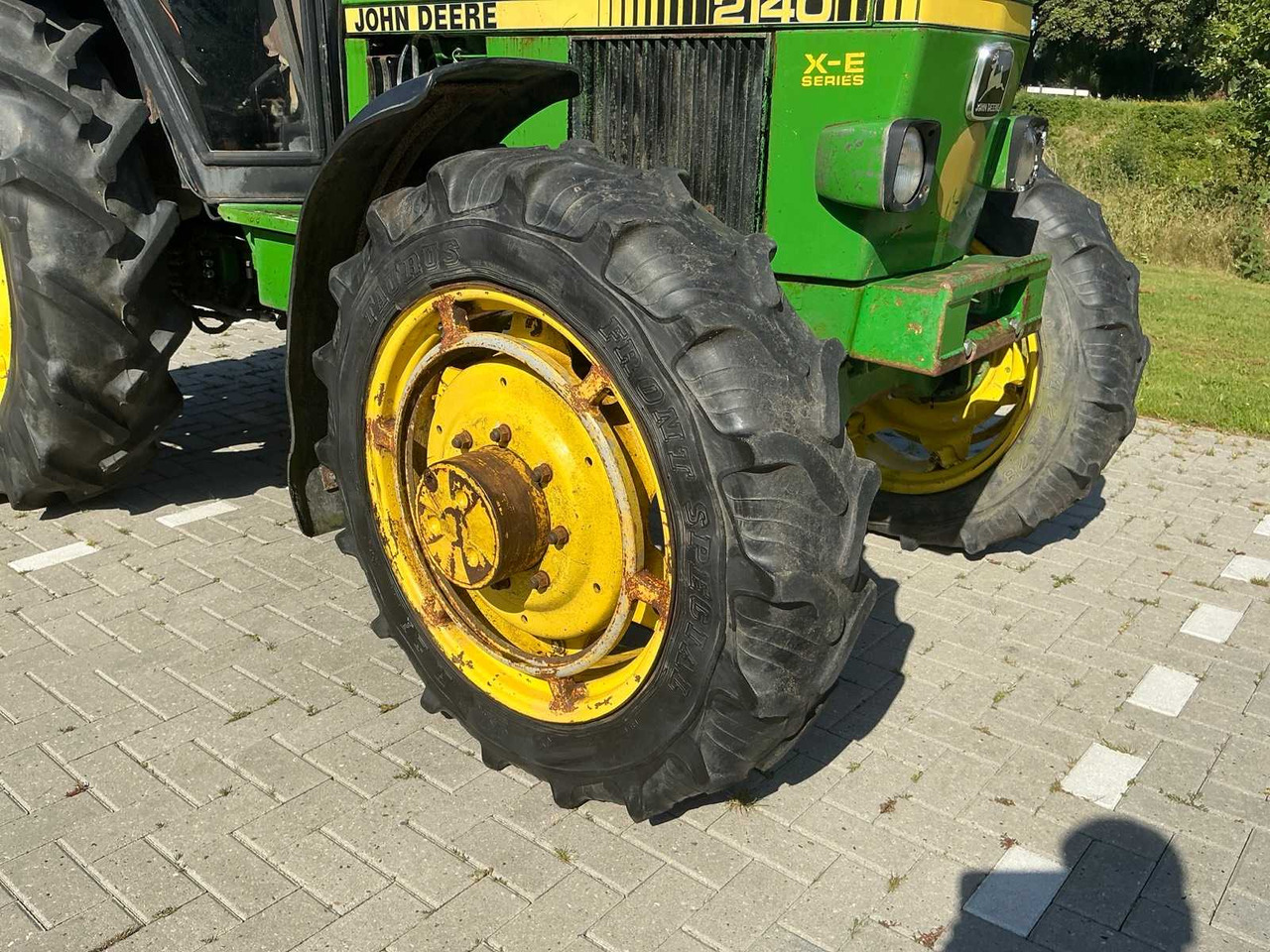 Tracteur agricole John Deere 2140