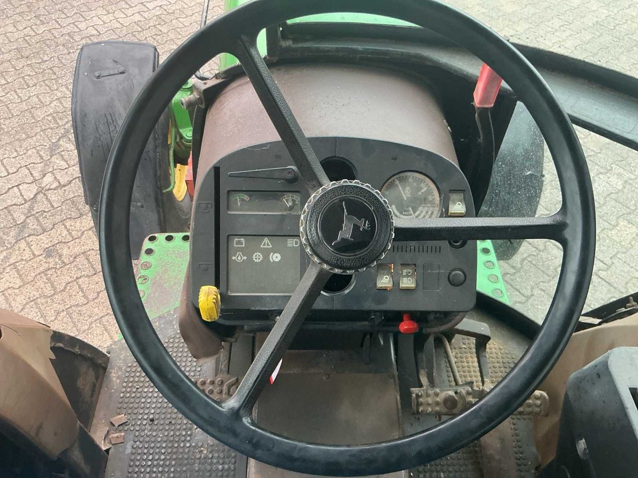 Tracteur agricole John Deere 2250