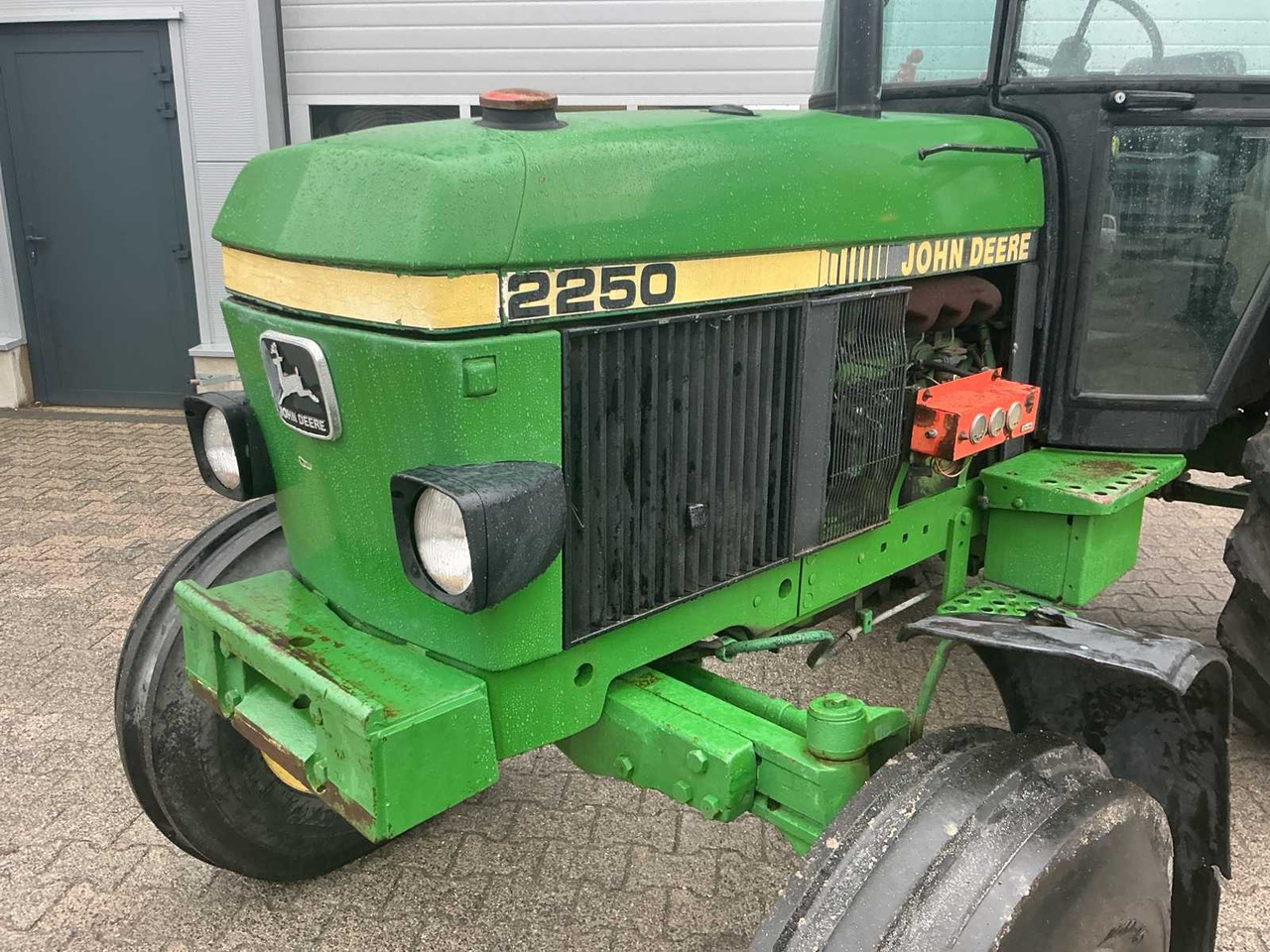 Tracteur agricole John Deere 2250