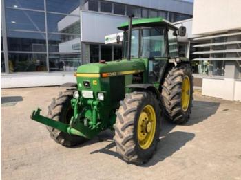 Tracteur agricole John Deere 3040