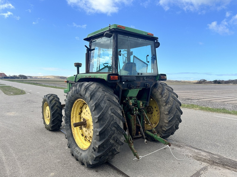 Tracteur agricole John Deere 4040