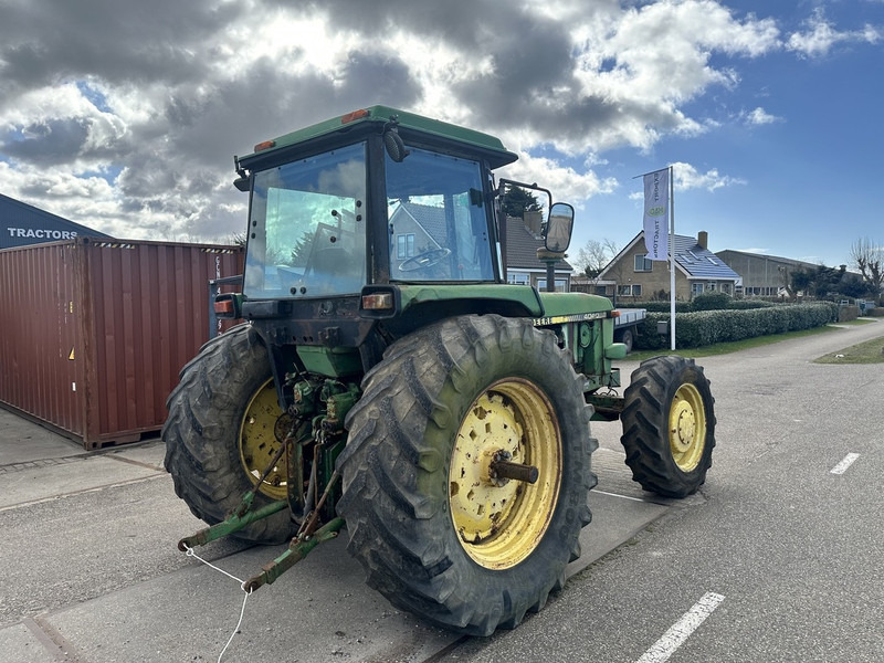 Tracteur agricole John Deere 4040