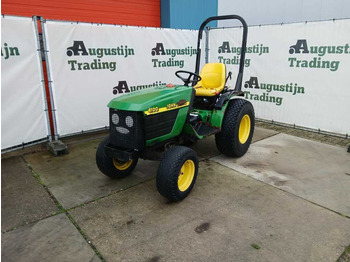 Tracteur agricole John Deere 4100