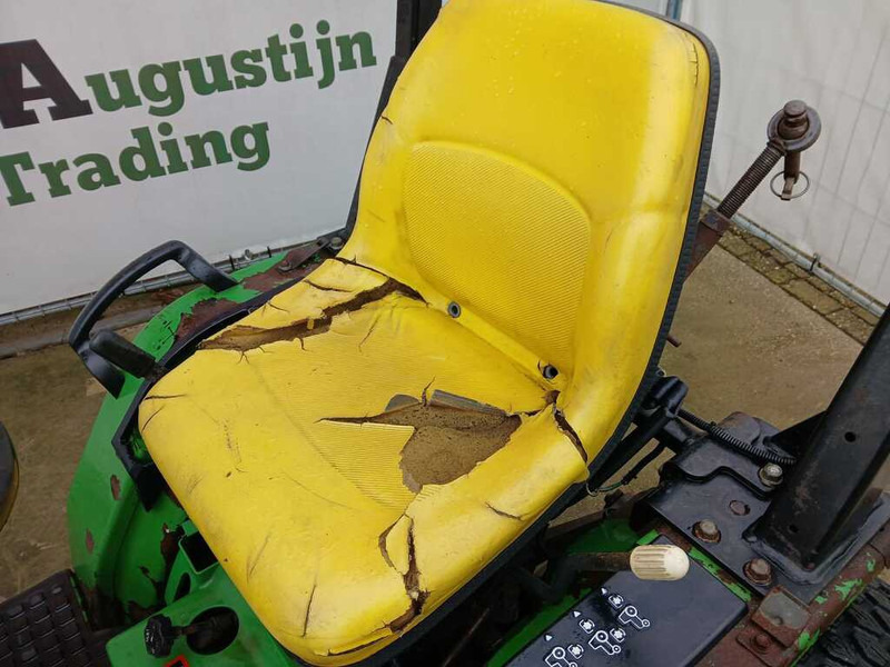 Tracteur agricole John Deere 4100