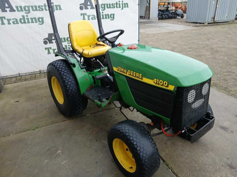 Tracteur agricole John Deere 4100