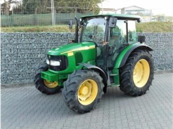 Tracteur agricole John Deere 5820