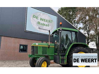 Tracteur agricole John Deere 6100