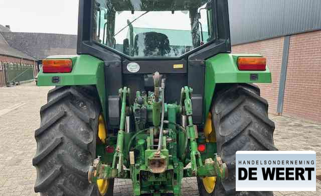 Tracteur agricole John Deere 6100