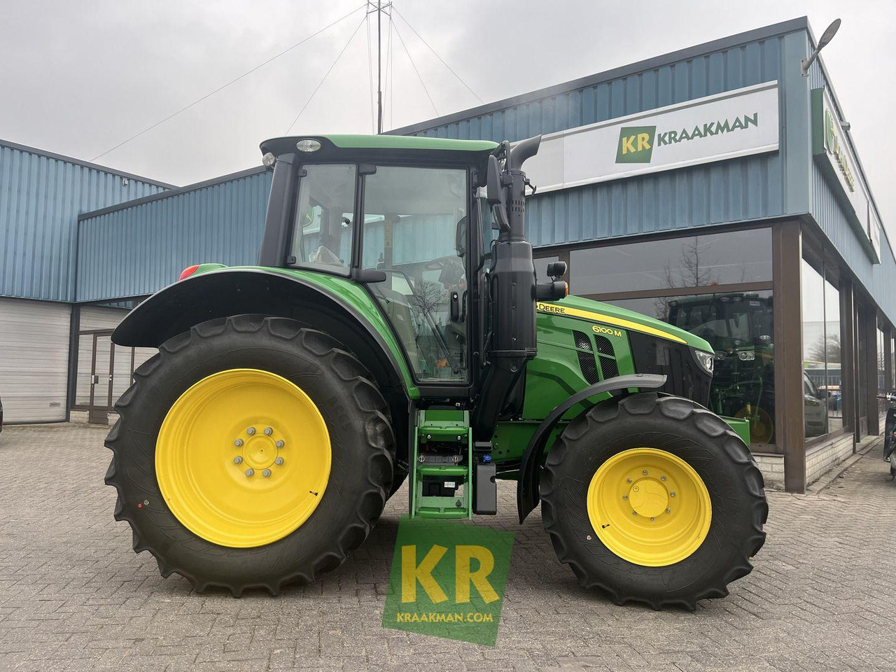 Tracteur agricole John Deere 6100M