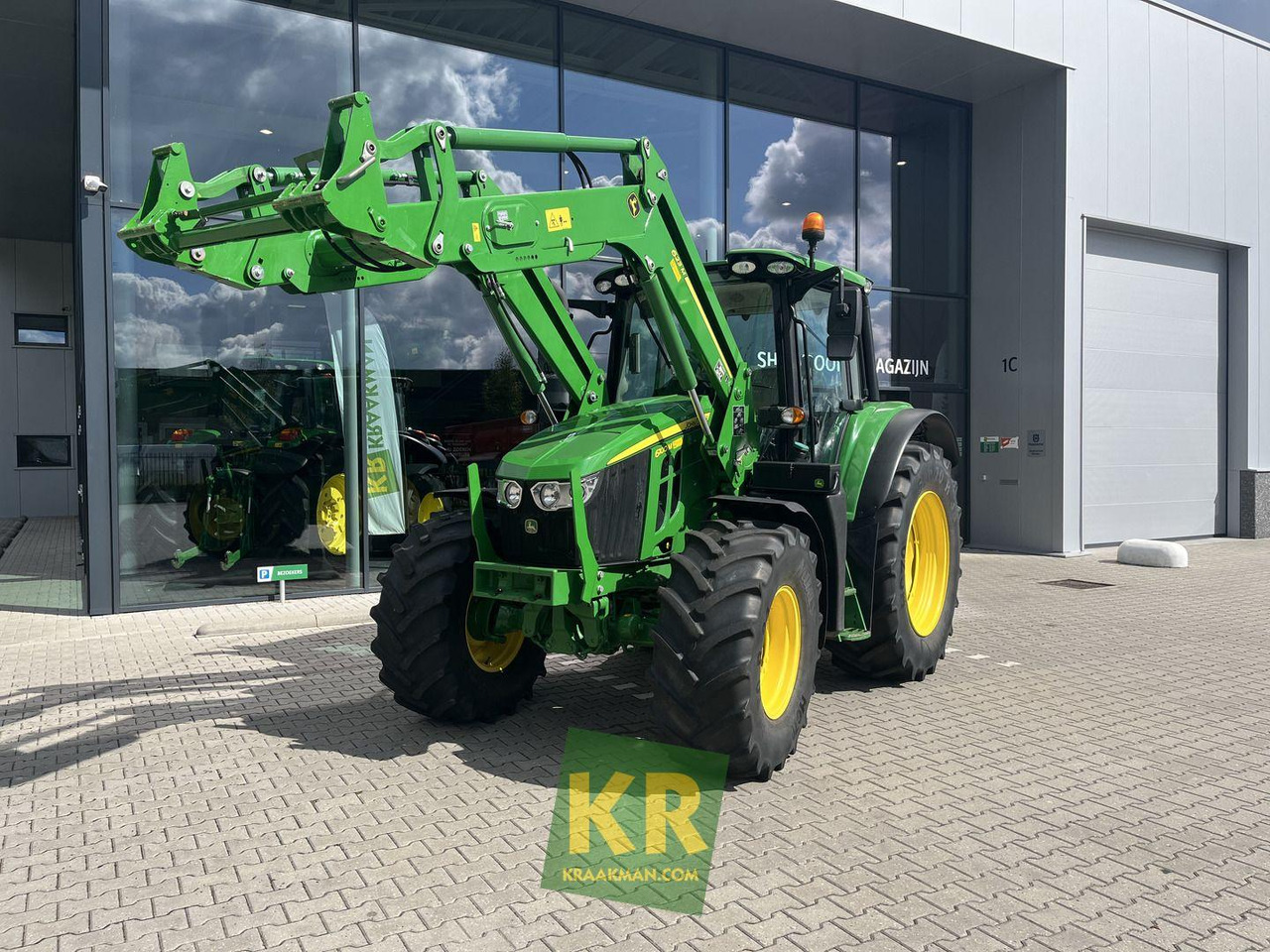 Tracteur agricole John Deere 6100M