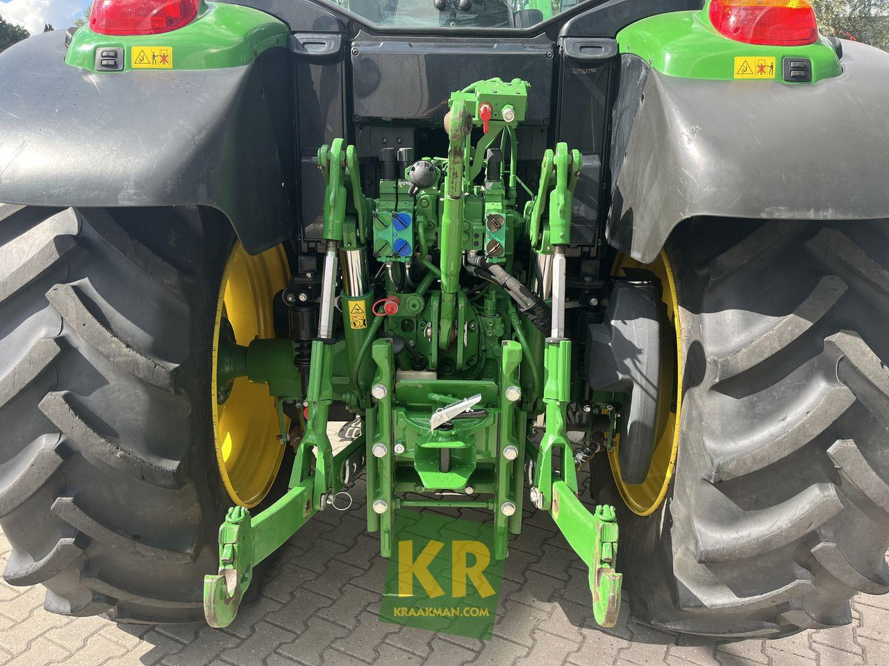 Tracteur agricole John Deere 6100M