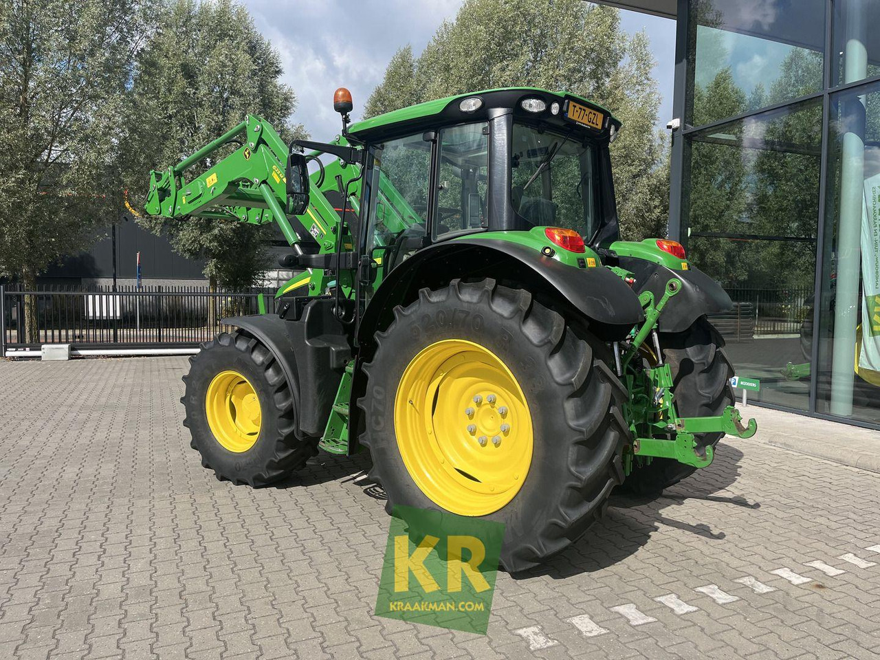 Tracteur agricole John Deere 6100M