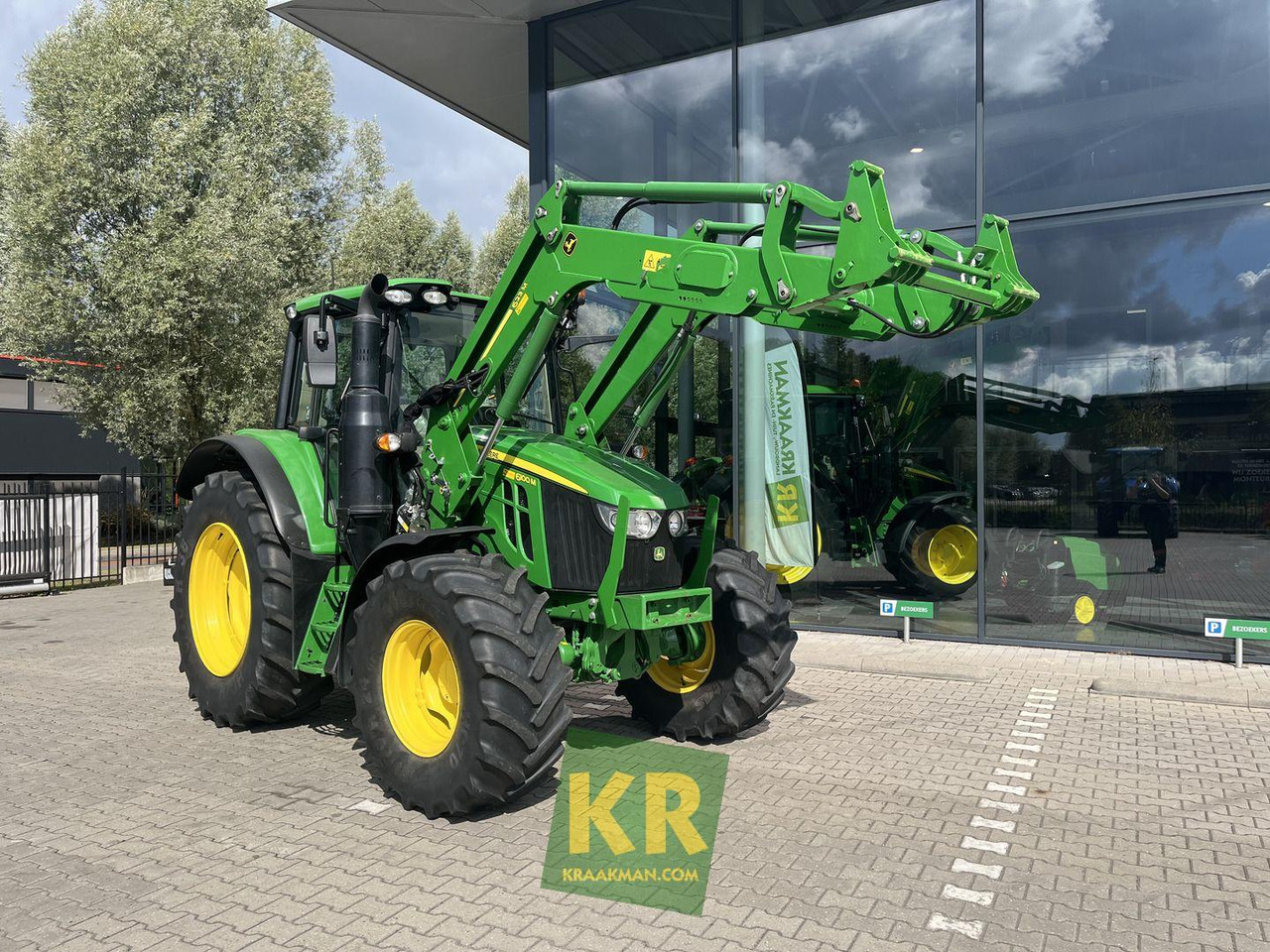 Tracteur agricole John Deere 6100M