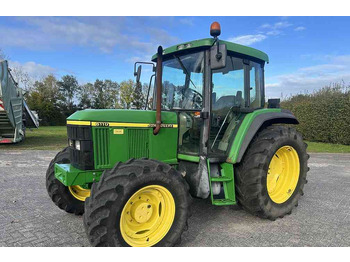 Tracteur agricole John Deere 6110