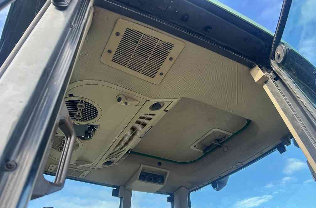 Tracteur agricole John Deere 6110