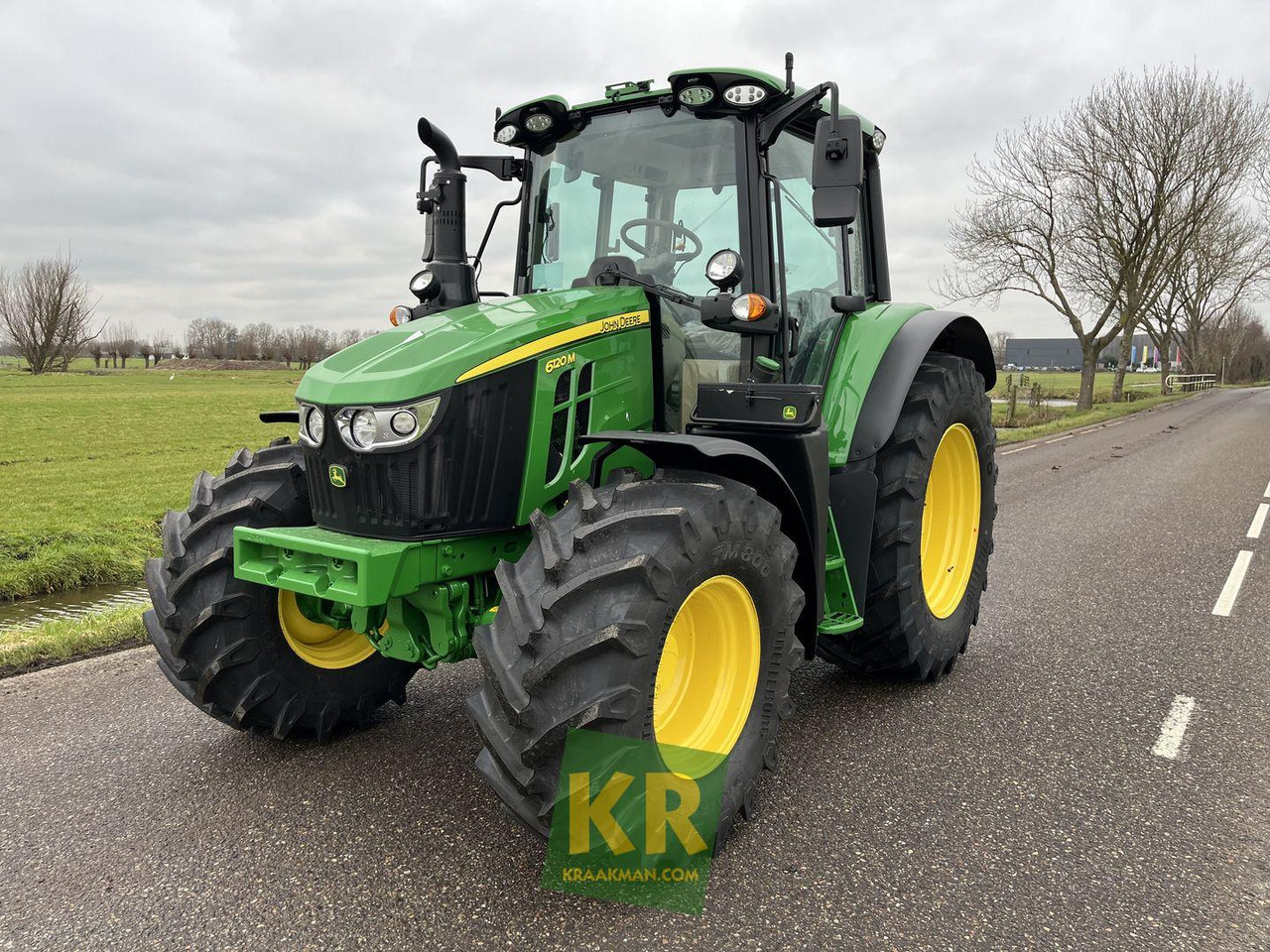 Tracteur agricole John Deere 6120M