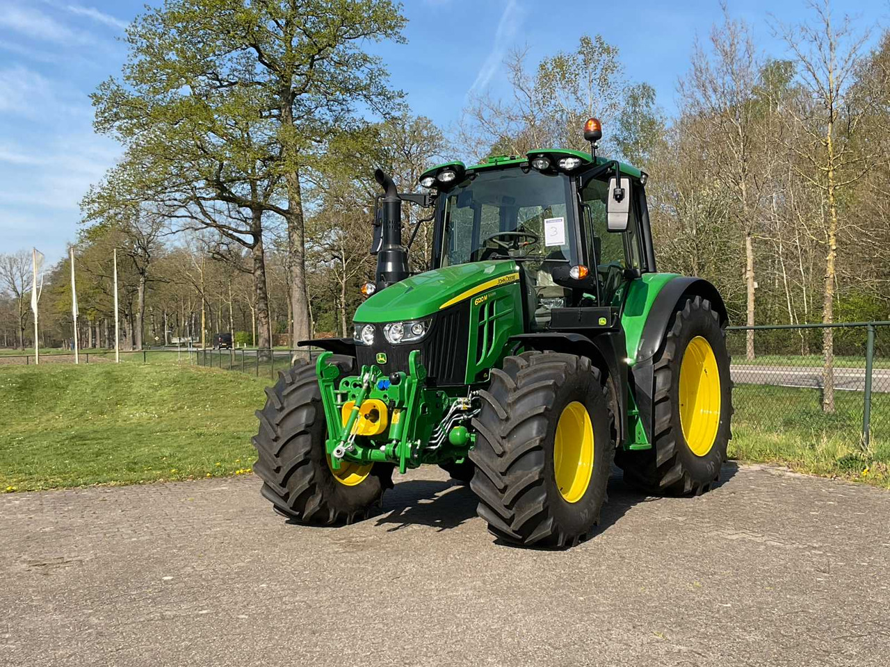 Tracteur agricole John Deere 6120M