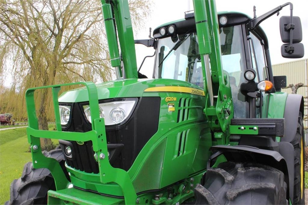 Tracteur agricole John Deere 6120M with 623R loader