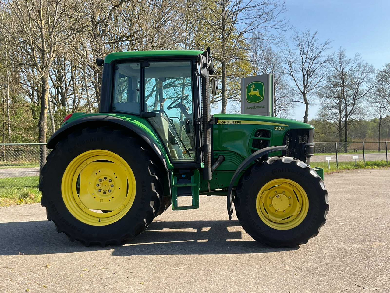 Tracteur agricole John Deere 6130