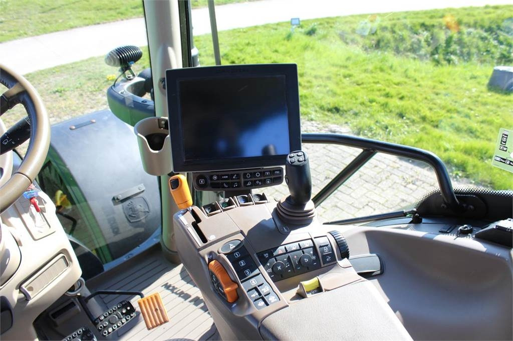 Tracteur agricole John Deere 6130R