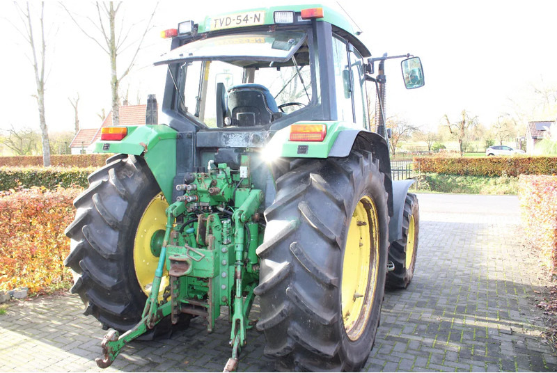 Tracteur agricole John Deere 6200