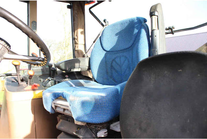 Tracteur agricole John Deere 6200