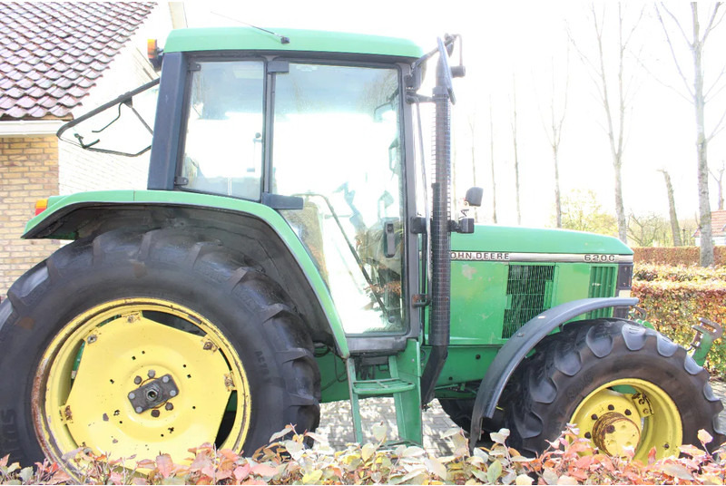 Tracteur agricole John Deere 6200