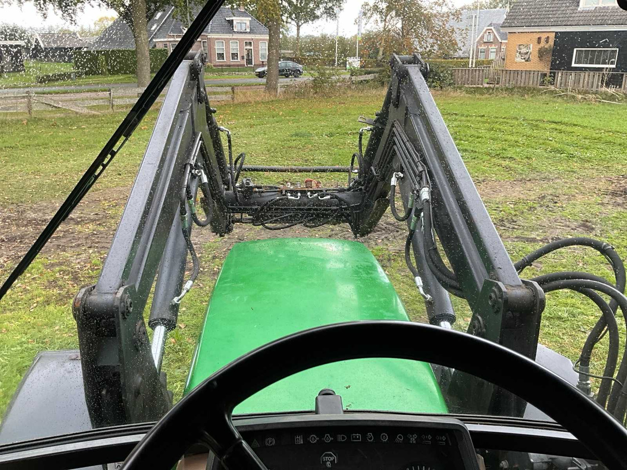 Tracteur agricole John Deere 6200