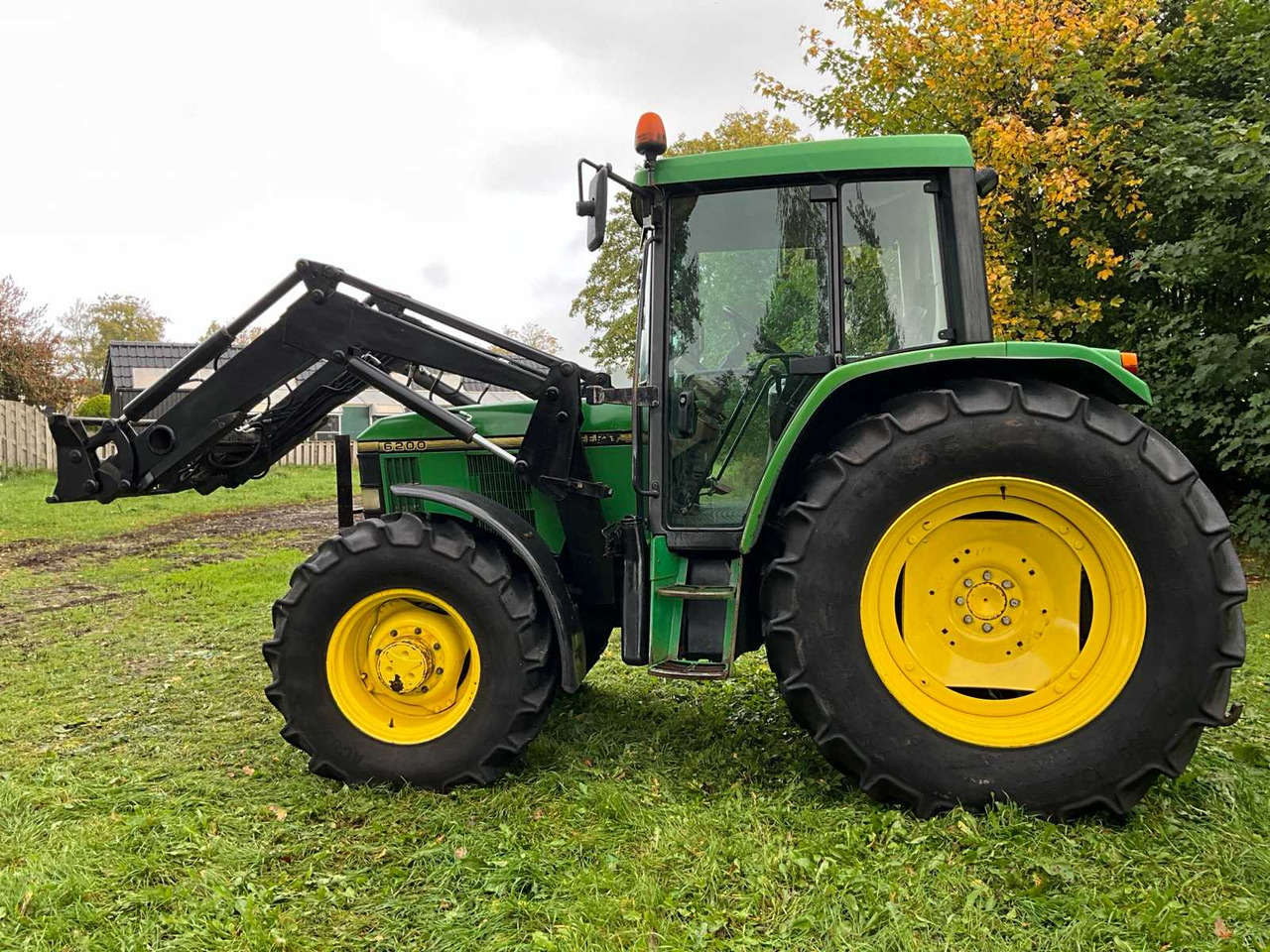 Tracteur agricole John Deere 6200