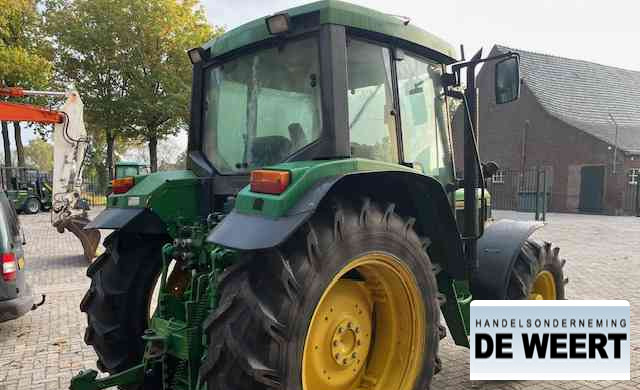 Tracteur agricole John Deere 6200