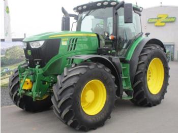 Tracteur agricole John Deere 6215R