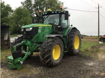 Tracteur agricole John Deere 6215R