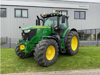 Tracteur agricole John Deere 6215R