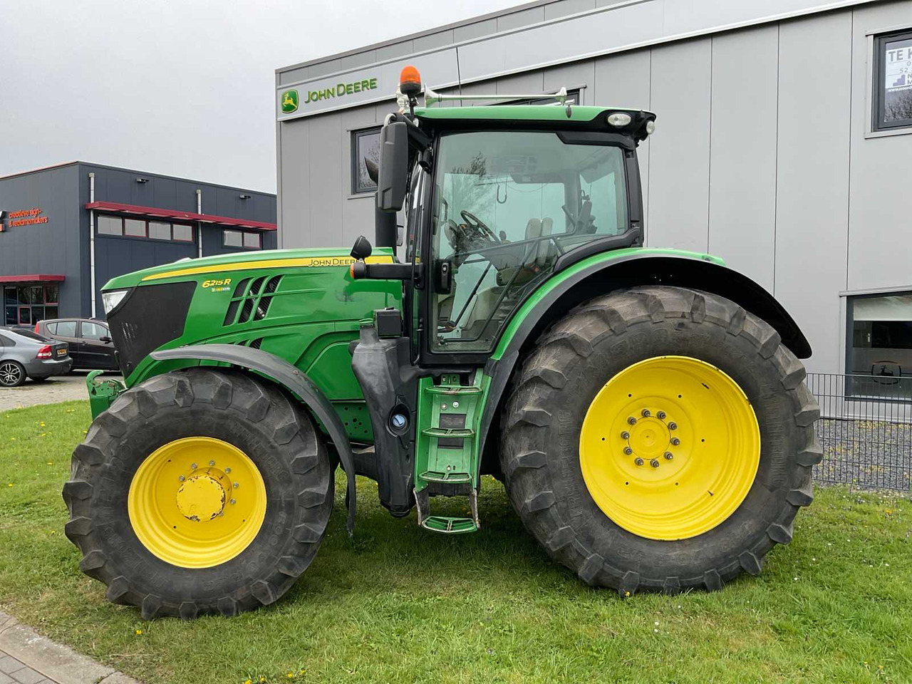 Tracteur agricole John Deere 6215R