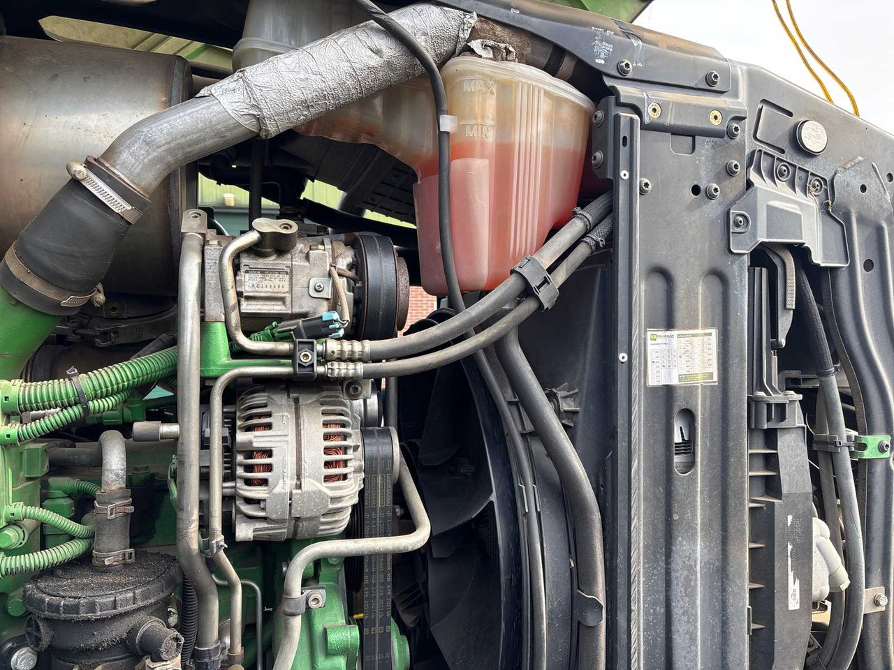 Tracteur agricole John Deere 6215R