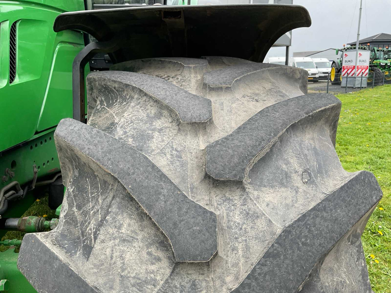 Tracteur agricole John Deere 6215R