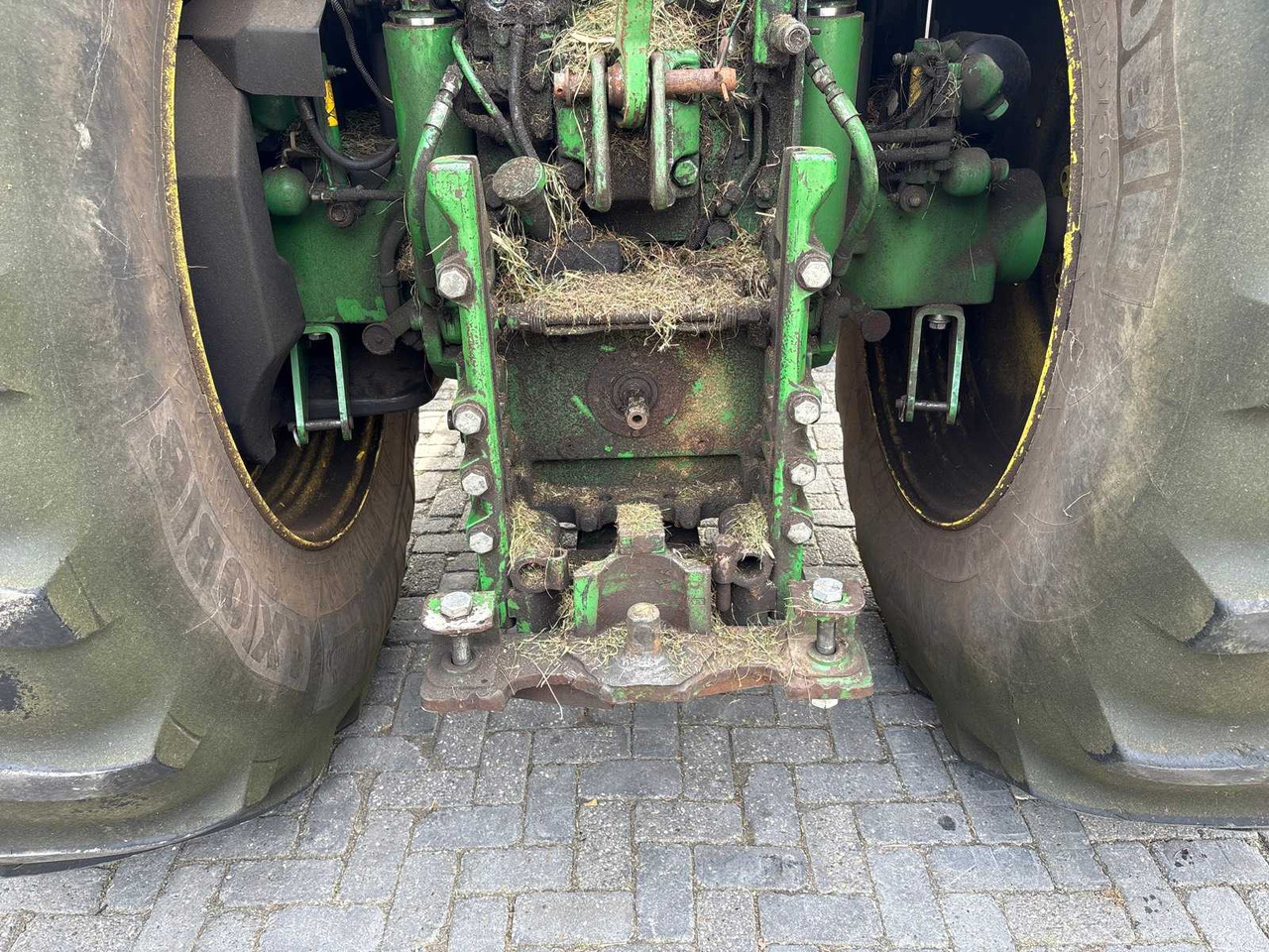 Tracteur agricole John Deere 6215R