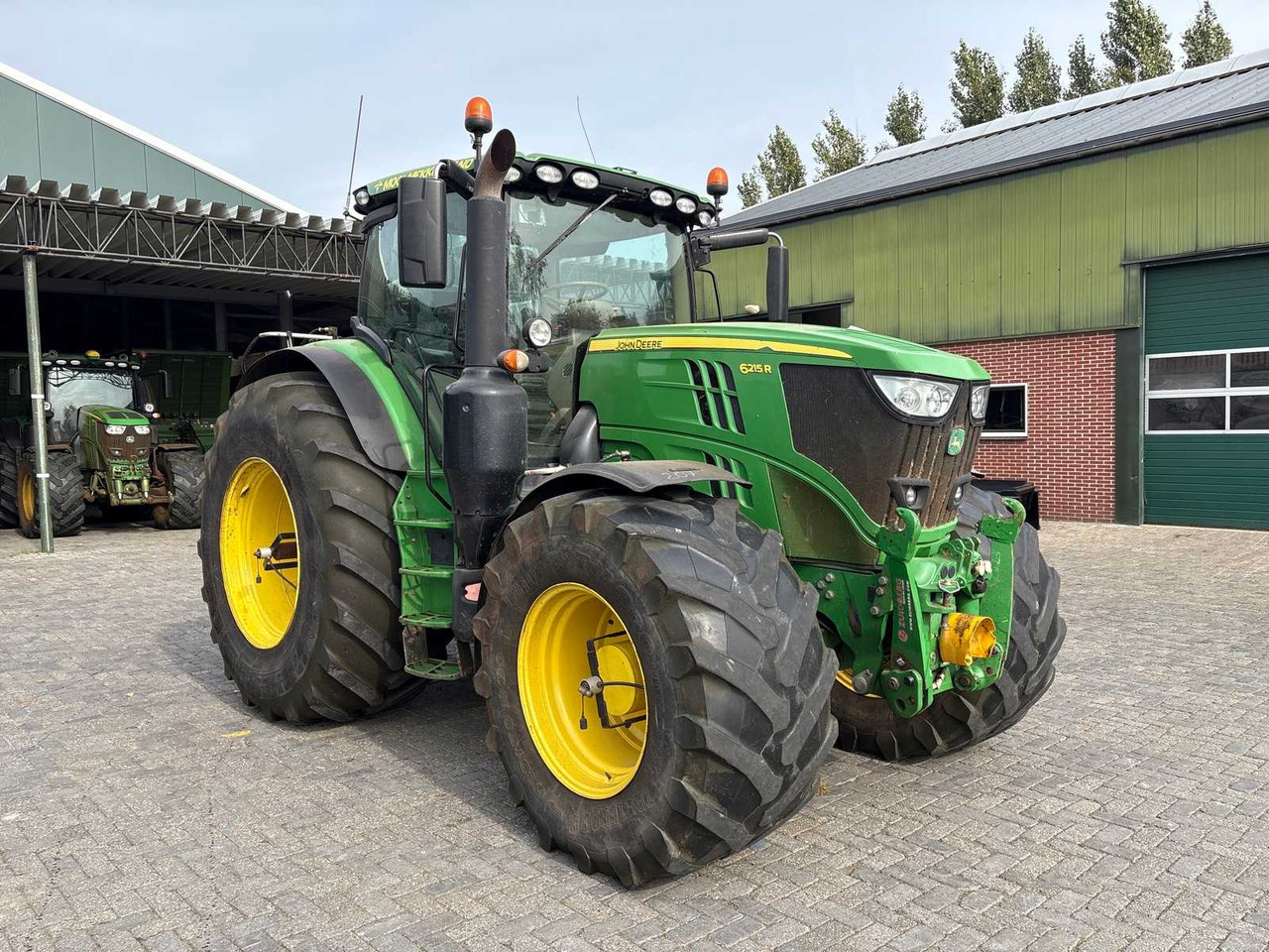 Tracteur agricole John Deere 6215R