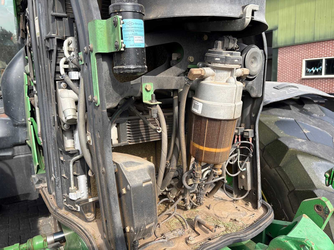 Tracteur agricole John Deere 6215R